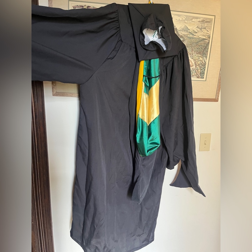 University of Vermont Commencement Gown, Cap and Hood - Master, 5’6” to 5’8” - Picture 3 of 5